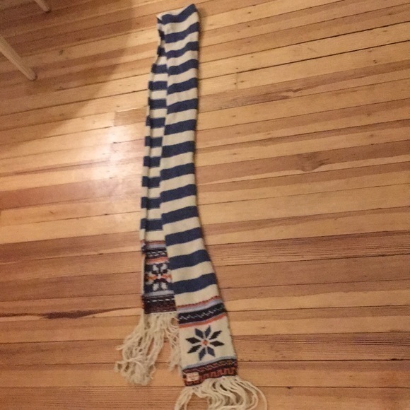 HOLLISTER BLUE STRIPED SCARF WITH‎ FRINGE - Picture 4 of 4
